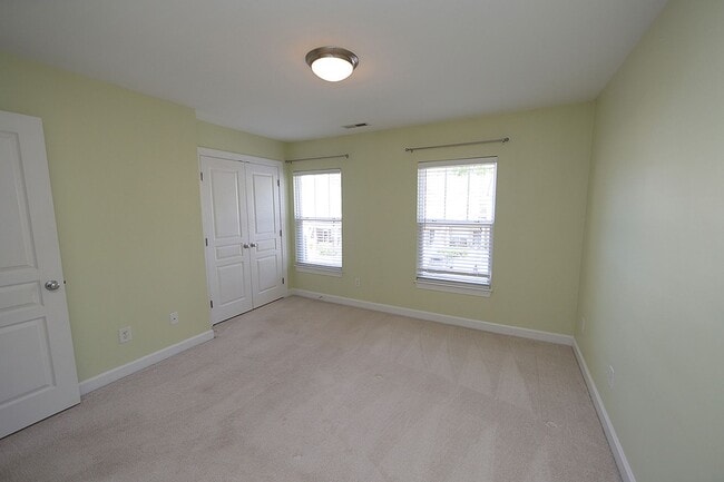 Building Photo - North Raleigh Townhome just off Glenwood Avenue + Ebenezer Church