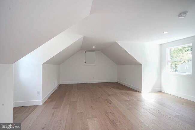 Building Photo - 316 Farmdale Rd