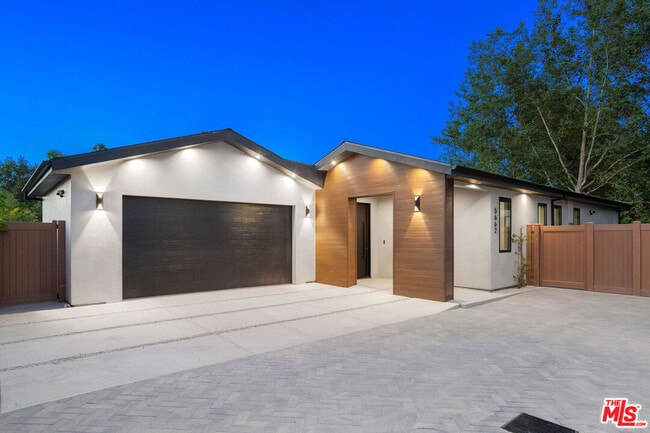 Building Photo - 5662 Winnetka Ave