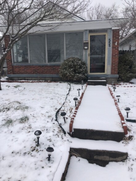 Building Photo - 553 Lilly Ave