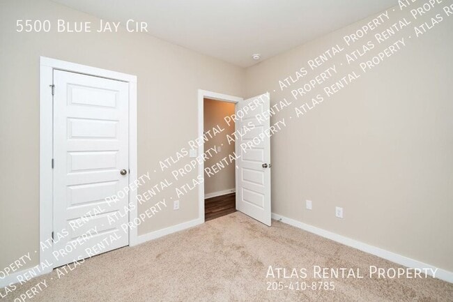 Building Photo - 5500 Blue Jay Cir