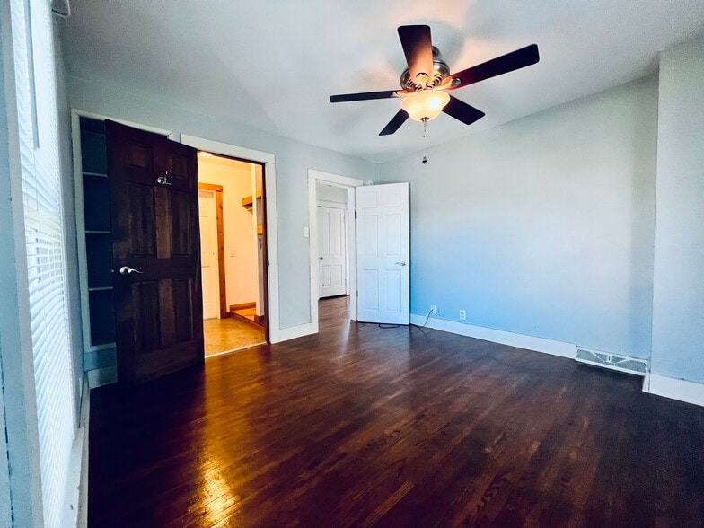 Master Bed - 1323 W 2nd St