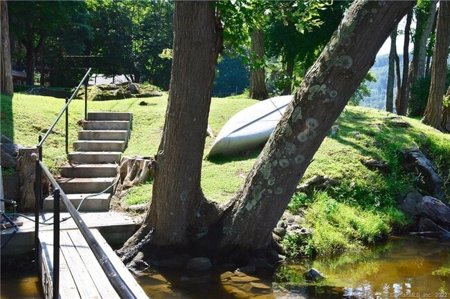 Building Photo - 67 Lake Lillinonah Rd N