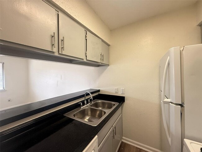 Building Photo - 2607 Ektom Dr