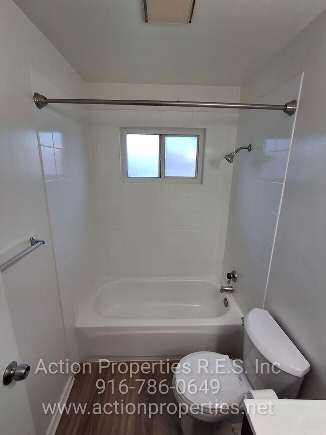 Building Photo - Antelope R.V. Parking, Single Story: Large Yard: RV Parking: 3 Bed, 2 Bath - Foothill Farms/Antelope