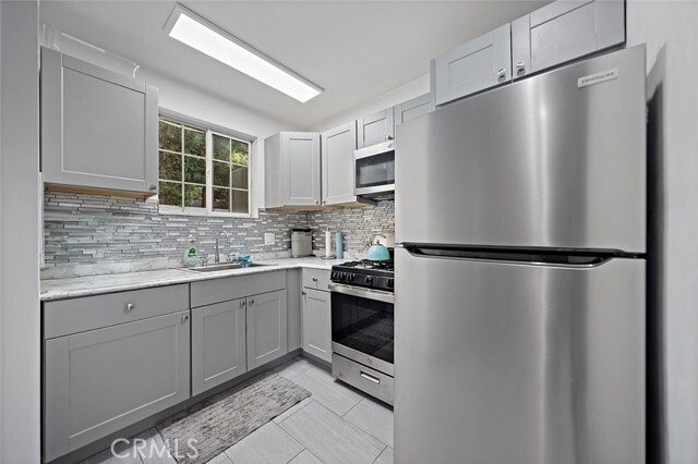 Building Photo - 2406 W 76th St