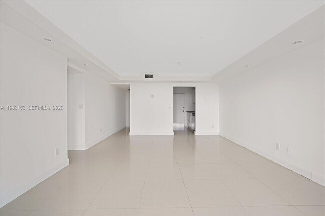 Building Photo - 2000 NE 135th St