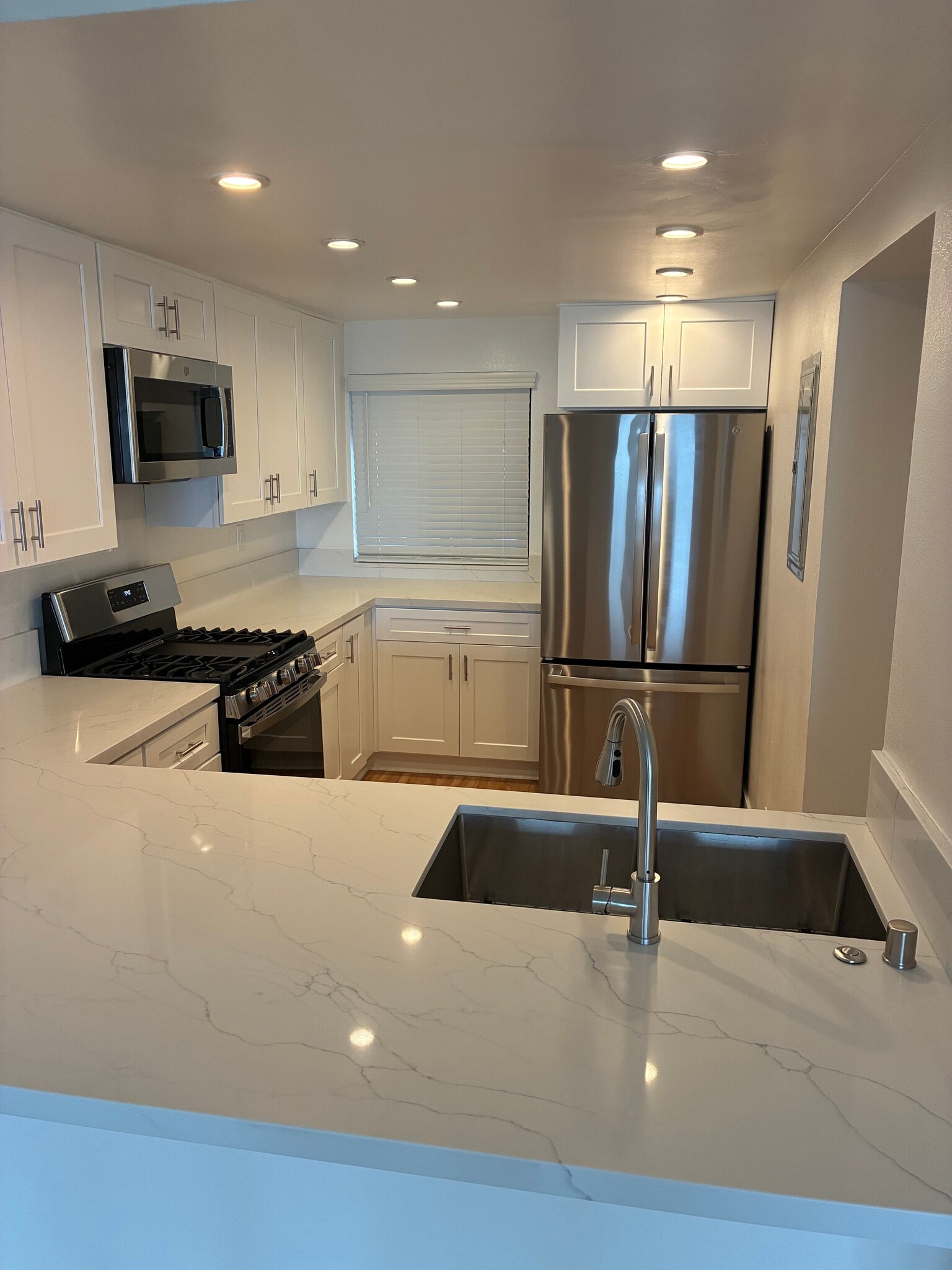kitchen - 736 Gould Ave