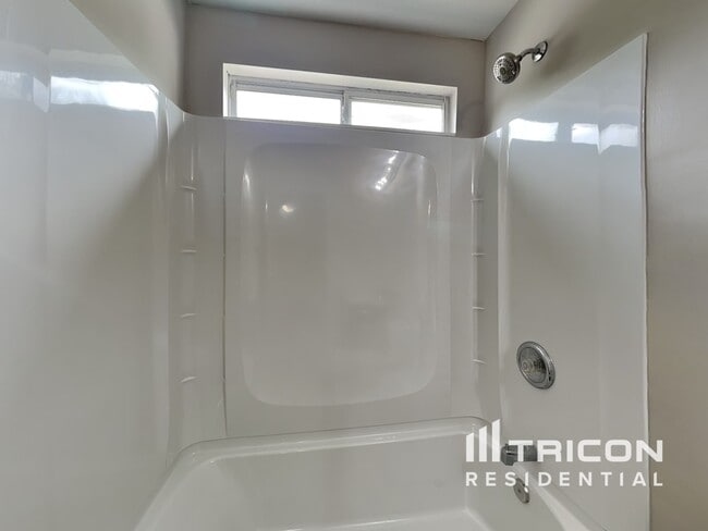 Building Photo - 2121 Serenity Dr NW