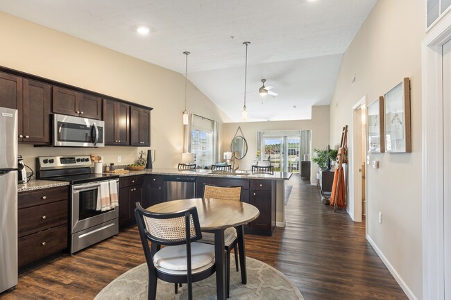 Building Photo - Redwood Southgate