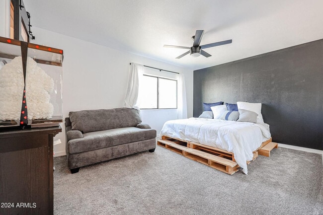 Building Photo - 3213 E Emile Zola Ave