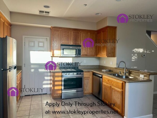 Building Photo - 1019 Sycamore Ln