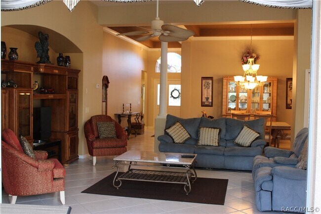 Building Photo - 1124 W Skyview Crossing Dr