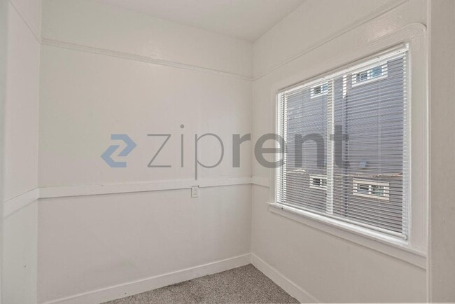 Building Photo - 1532 8th Ave