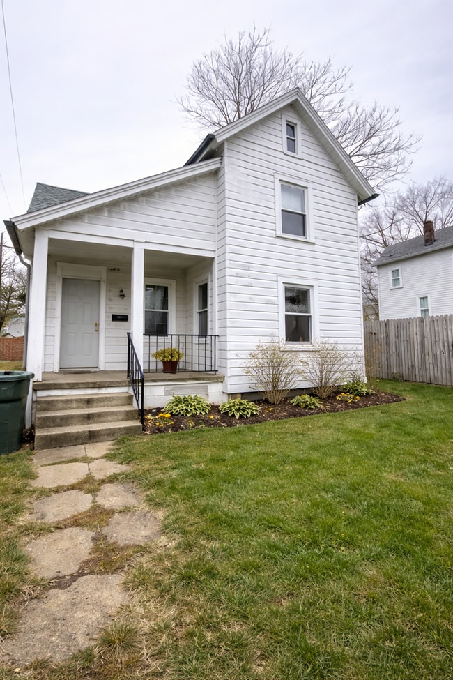 Building Photo - 1801 3rd St SE