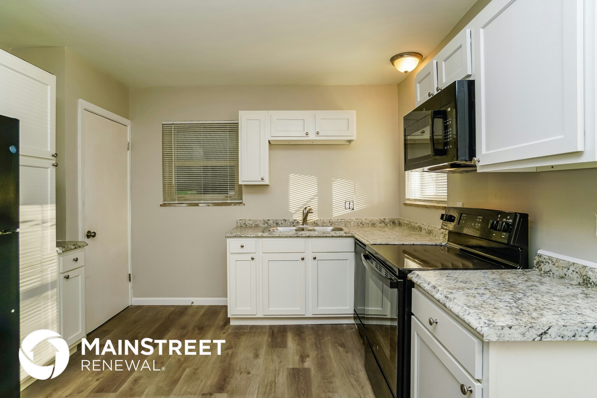 Building Photo - 1646 Oakwood Ave