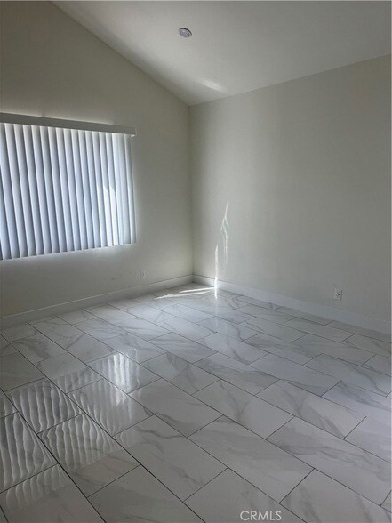 Building Photo - 7127 White Oak Ave