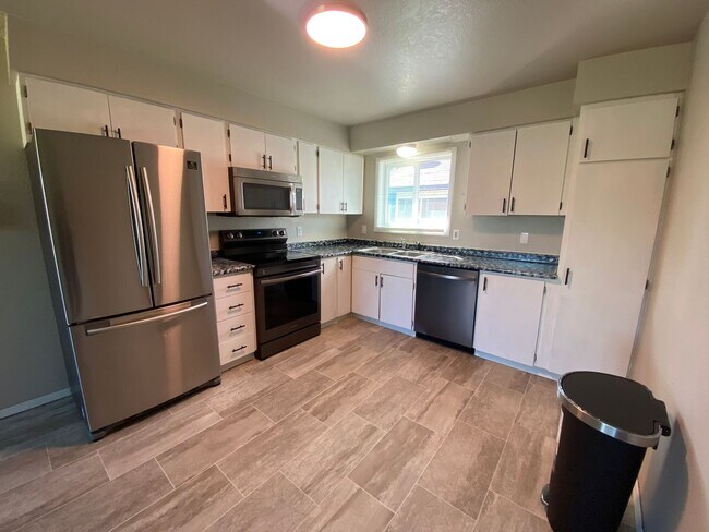 Primary Photo - 1103 Karluk St