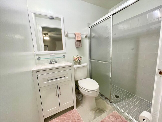 Building Photo - 1150 SW Jumper St