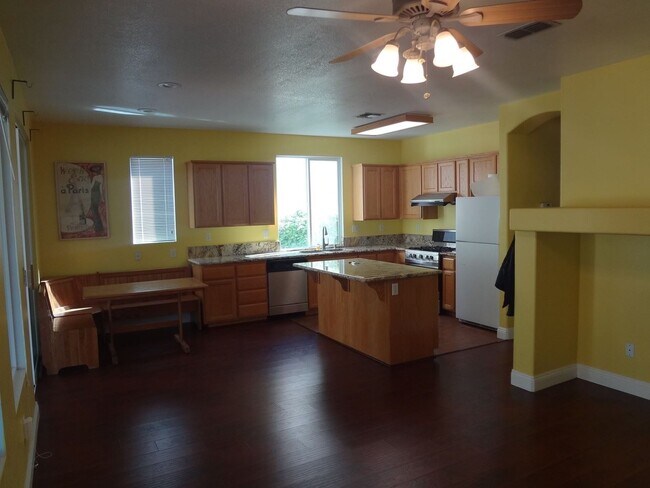 Building Photo - 4 br, 3.5 bath House - 2053 North Bend Drive