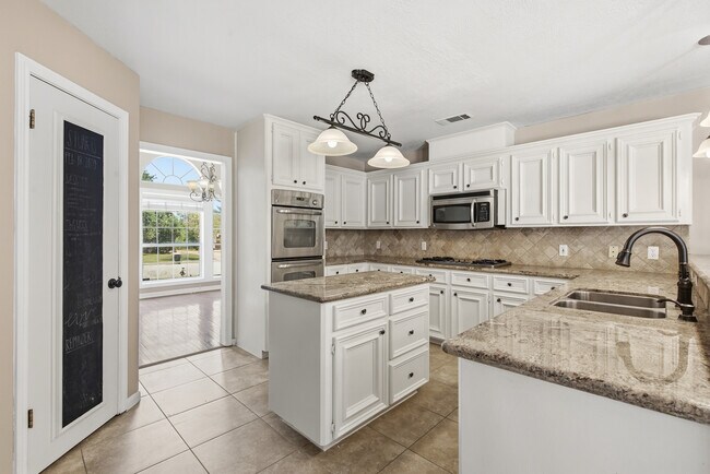 Building Photo - 905 Winged Foot Dr