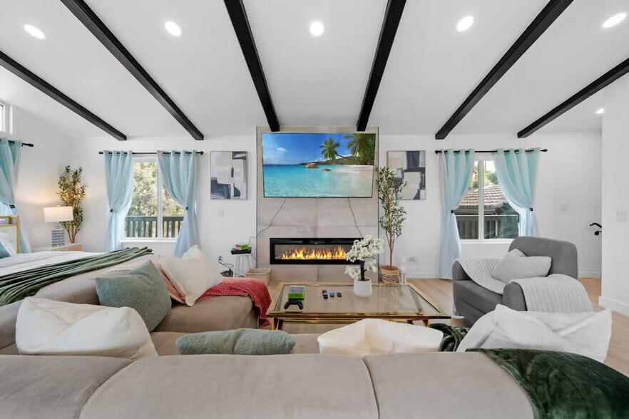 Building Photo - 5048 Bluff Pl