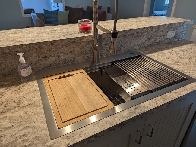 New gourmet kitchen basin - 144 Menendez Rd