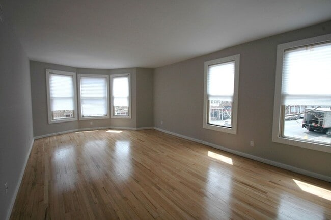Building Photo - Remodeled 2BR in Victorian | Oversized Living & Dining | Walk to Yale | Massive Walk-In Closet