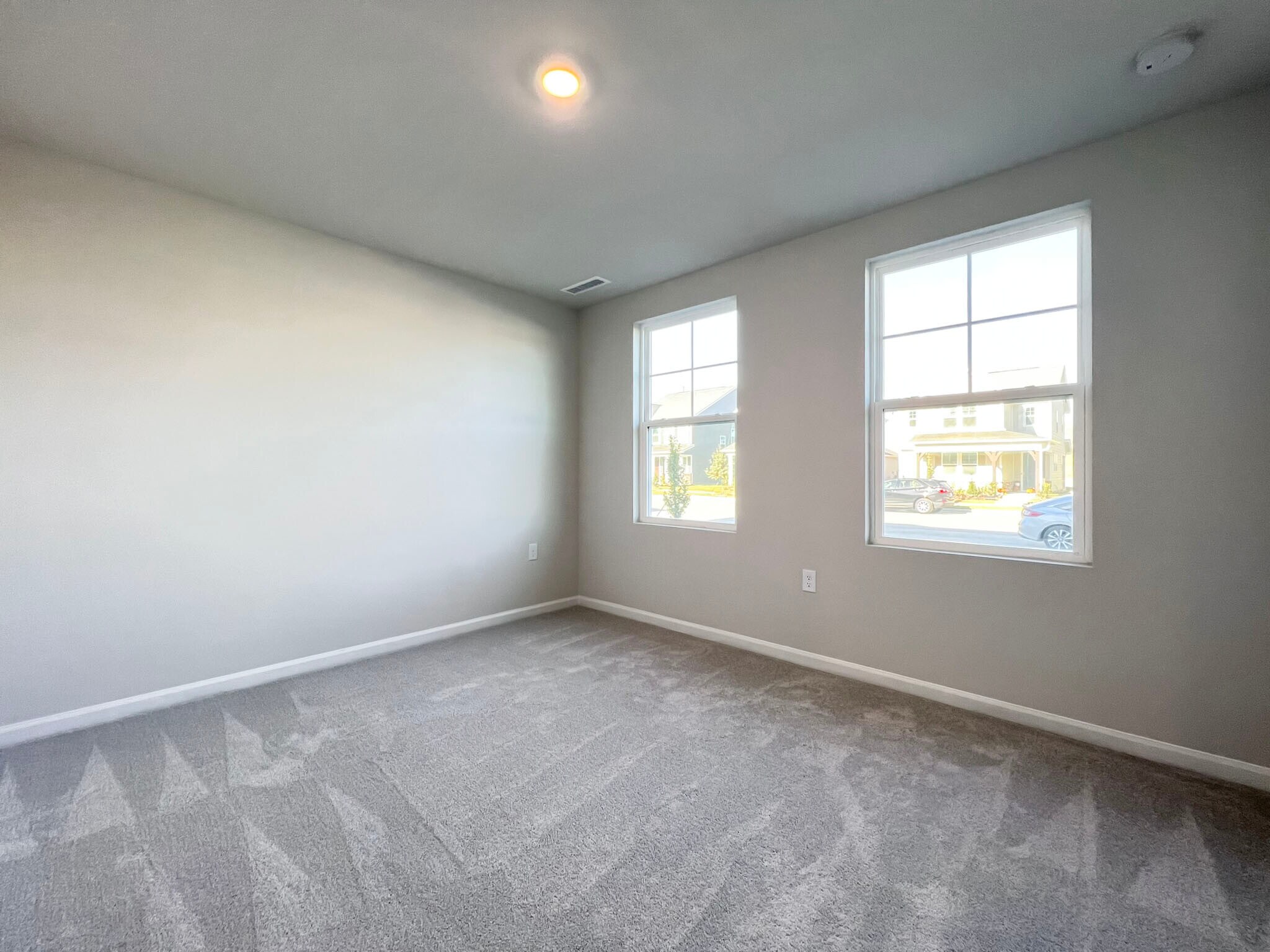 Building Photo - 1988 Rosedale Ridge Ave