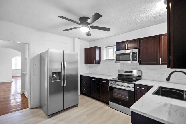 Building Photo - 6026 N Pointe Blvd