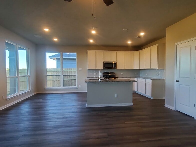 Building Photo - 2056 Muscadine Trl