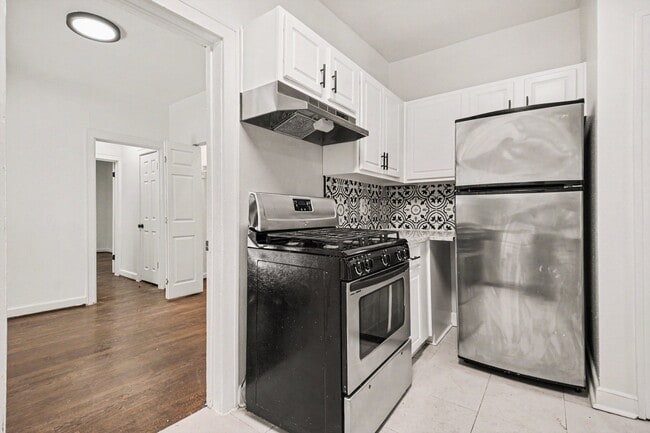 Building Photo - Bungalow- 915