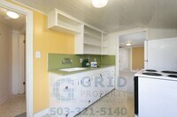 Building Photo - Two Bedroom Apartment Available in Milwaukie!