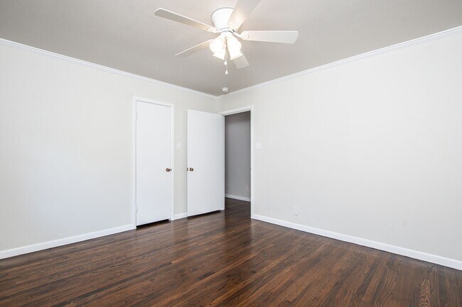 Building Photo - Renovated 3 Bed / 2 Bath Brick Home with 2-Car Garage & Fenced Yard in North Temple