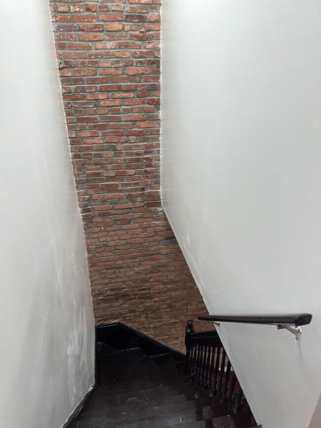 Building Photo - Beautifully Renovated Home! Corner House! Central Air! Available Now!