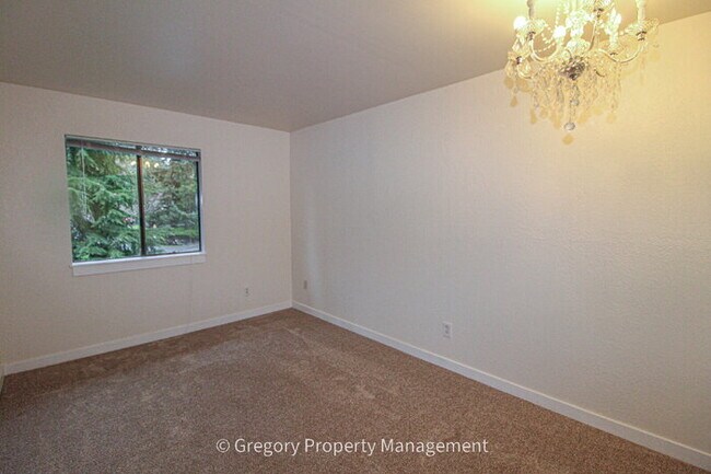 Building Photo - Excellent value in this updated 2 bedroom condo. Easy walk to Juanita beach waterfront park and t...