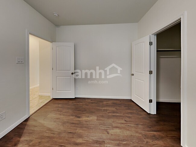 Building Photo - 21614 Champagne Dr E