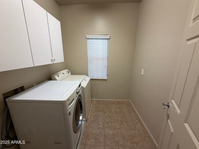 Building Photo - 6285 S Fawn Ct
