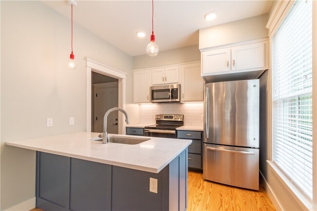 Building Photo - 127 E South St