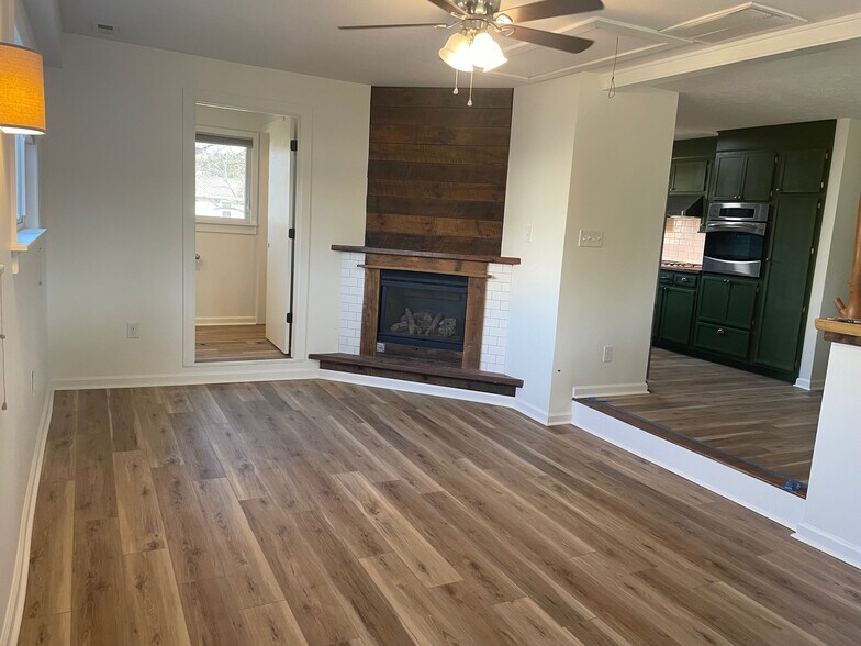 Building Photo - 65 Cherry St