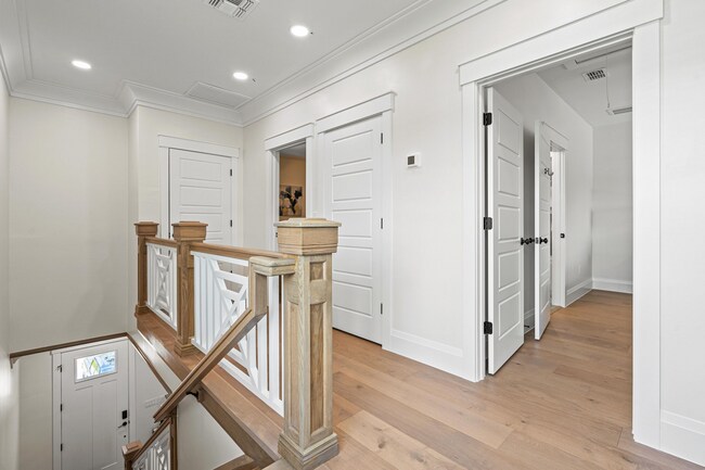 Building Photo - 202 NE 2nd Ave