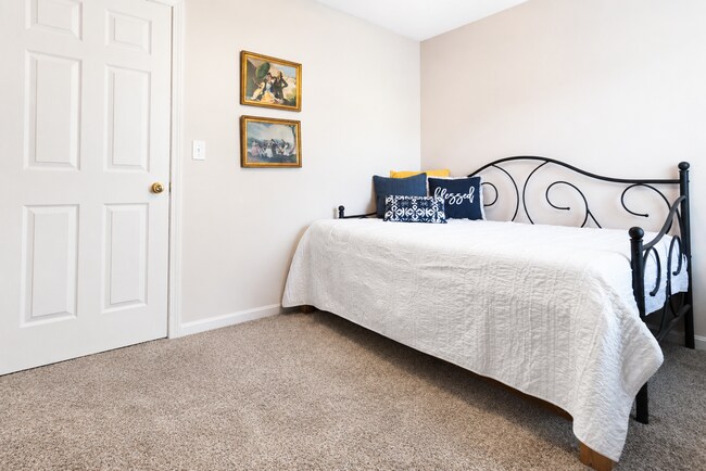 Building Photo - Beautifully Renovated 3 Bed / 2.5 Bath Home on Quiet Cul-de-Sac