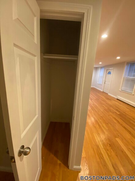 Building Photo - 33 Rockland St