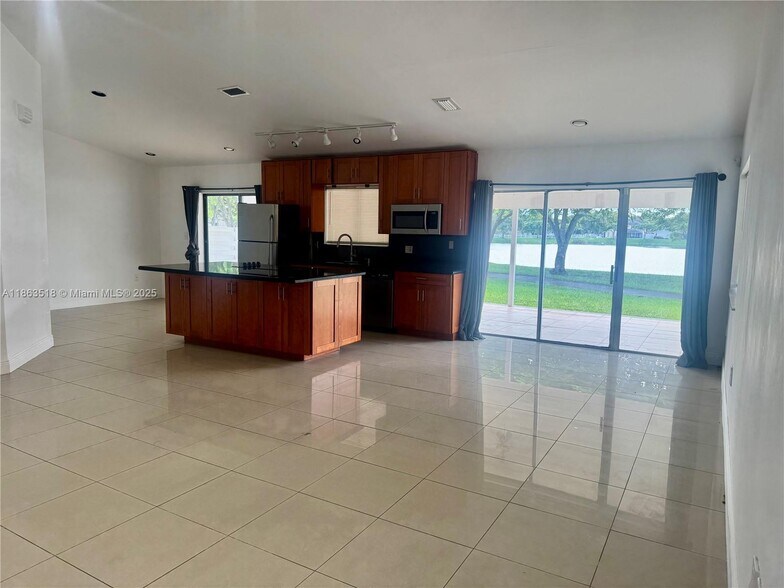 Building Photo - 14570 SW 145th Pl