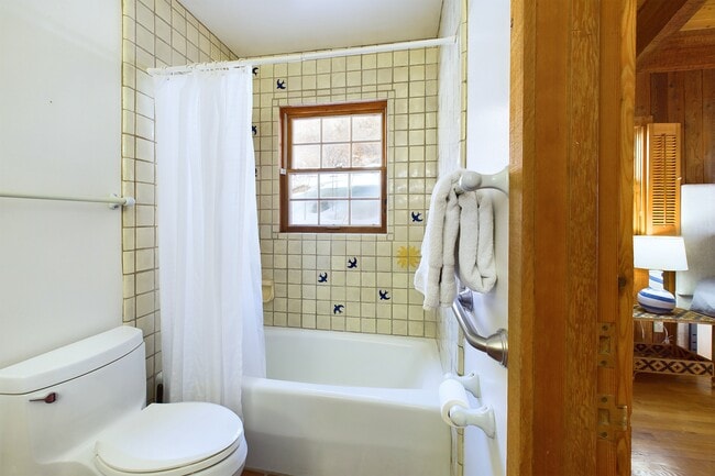 Building Photo - 209 E Reds Rd