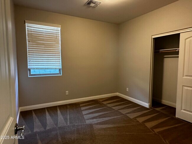 Building Photo - 1686 W Paisley Dr