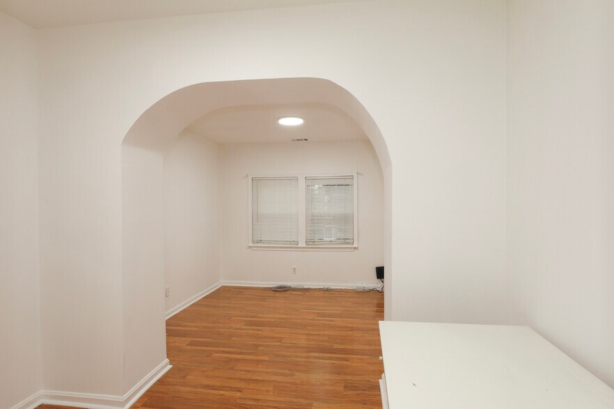 Building Photo - 1305 Orren St NE