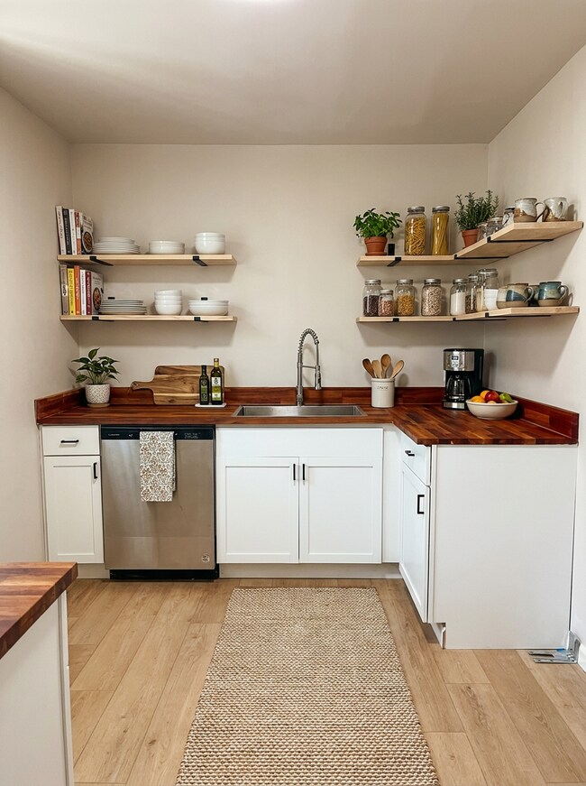Building Photo - Updated 2BR/1BA in the Heart of Fountain City, Modern Finishes & Everyday Convenience!