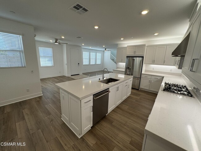 Building Photo - 701 Edward Scholle Dr