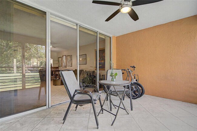 Building Photo - 9520 Seagrape Dr